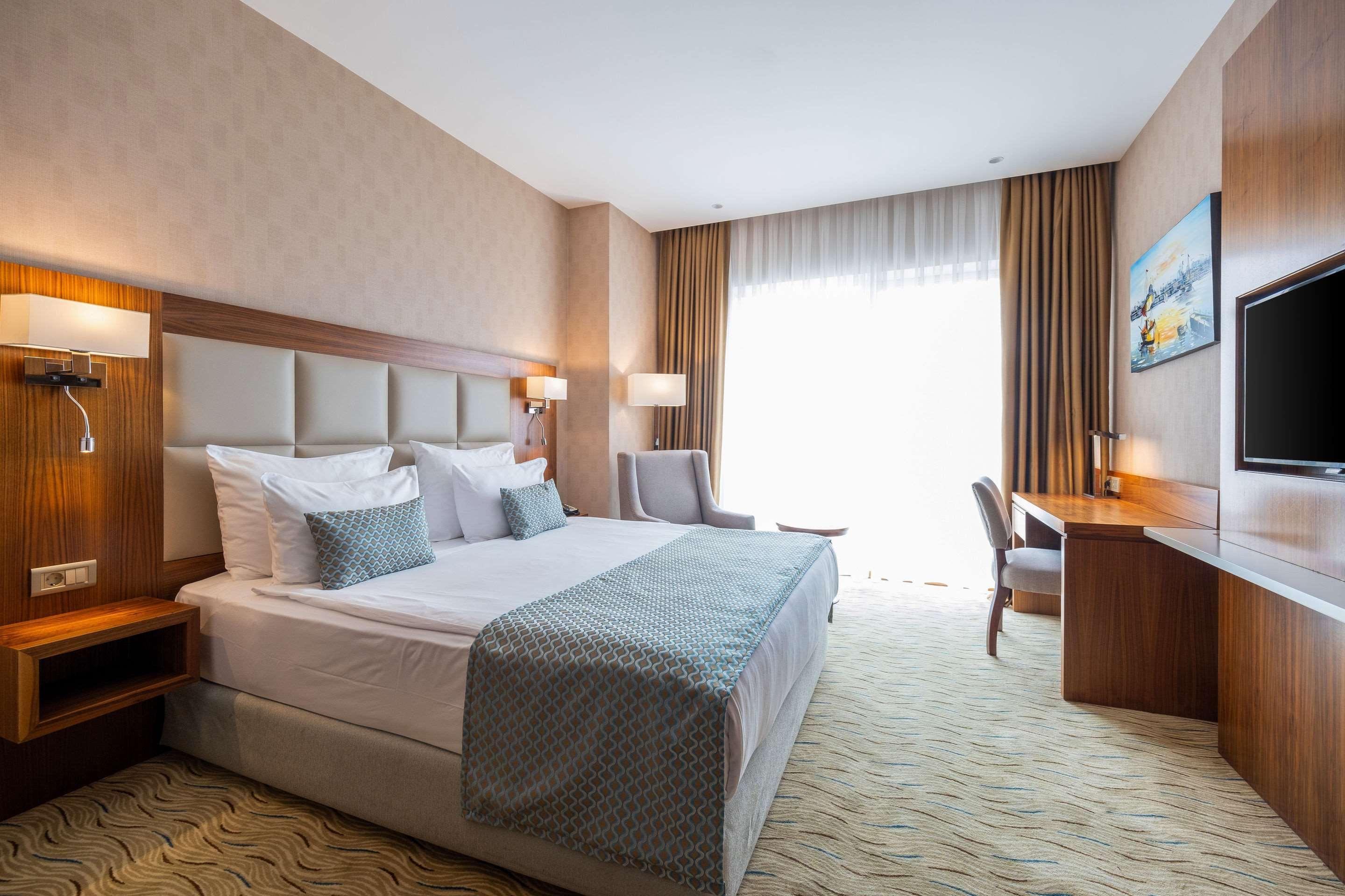 Clarion Hotel Istanbul Mahmutbey Exterior photo