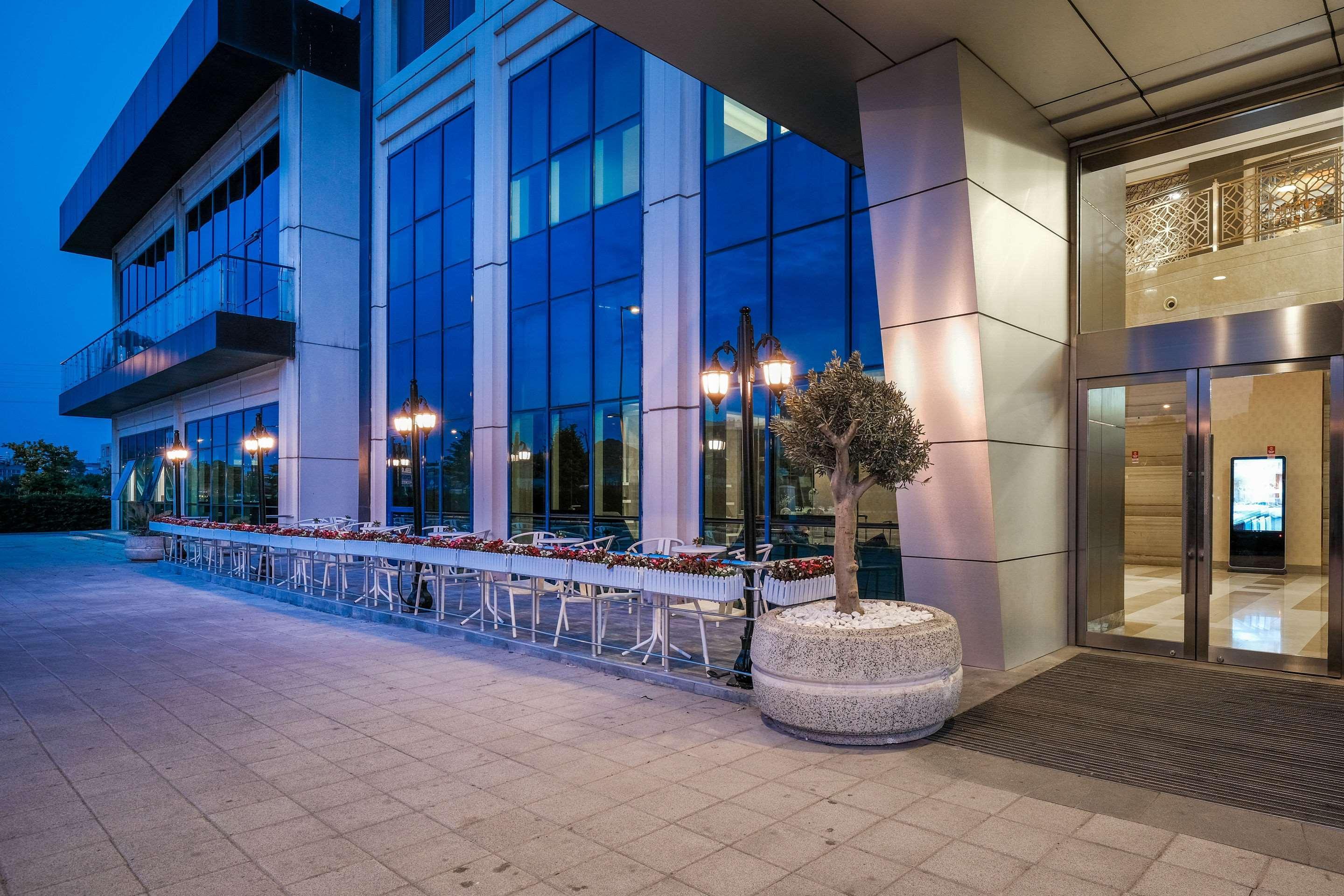 Clarion Hotel Istanbul Mahmutbey Exterior photo