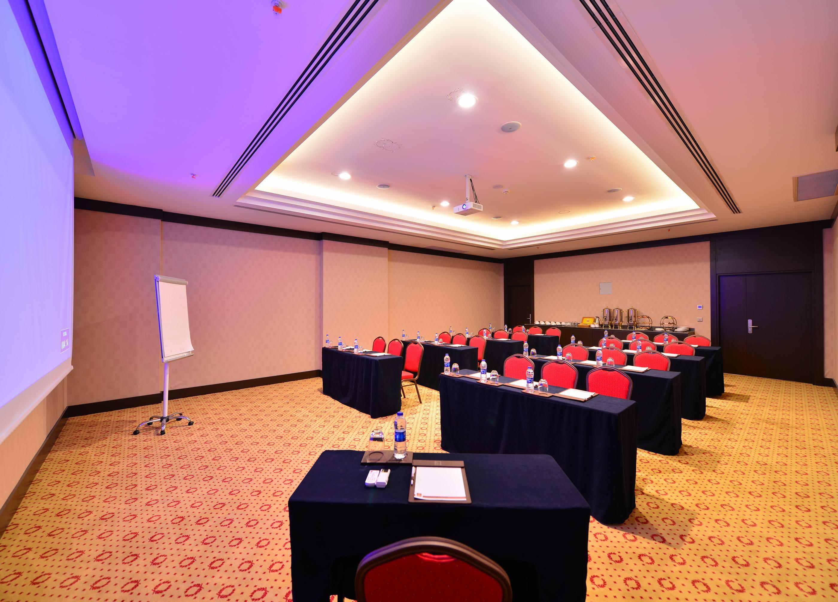 Clarion Hotel Istanbul Mahmutbey Exterior photo