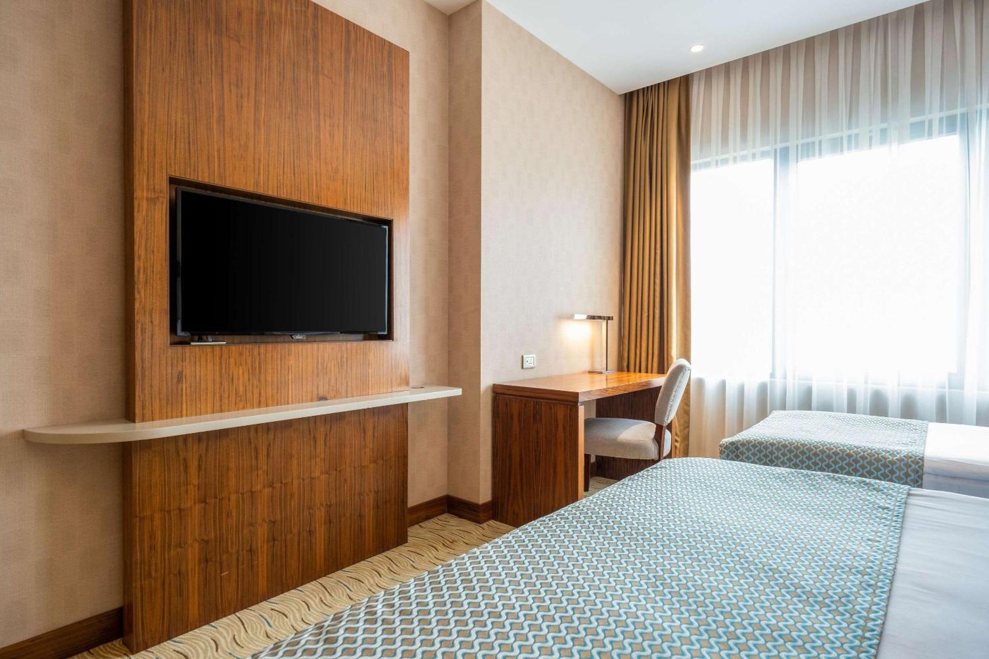Clarion Hotel Istanbul Mahmutbey Exterior photo